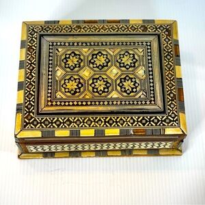Middle Eastern Moroccan Moorish Inlaid Wooden Trinket Jewelry Box Side Hinge